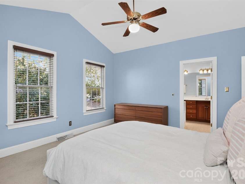 3301 Dairy Farm Lane, Charlotte, NC 28209.  MLS# CAR4423253, YatesRealty ID 51247. 