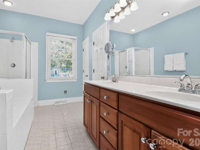 3301 Dairy Farm Lane, Charlotte, NC 28209.  MLS# CAR4423253, YatesRealty ID 51247. 