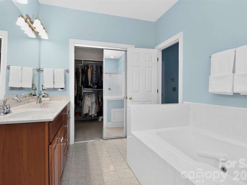 3301 Dairy Farm Lane, Charlotte, NC 28209.  MLS# CAR4423253, YatesRealty ID 51247. 