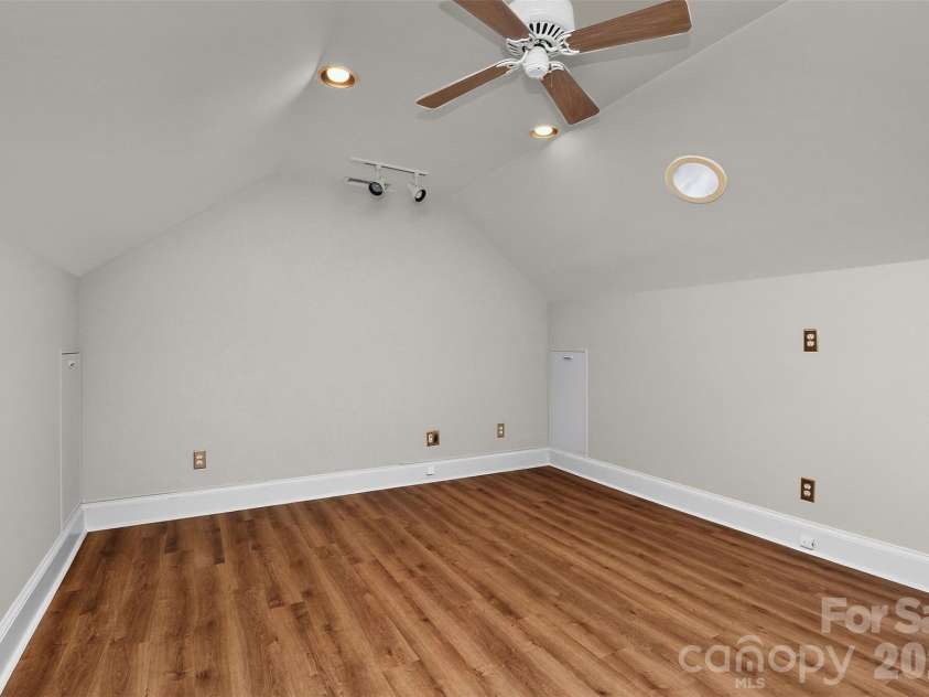 3301 Dairy Farm Lane, Charlotte, NC 28209.  MLS# CAR4423253, YatesRealty ID 51247. 