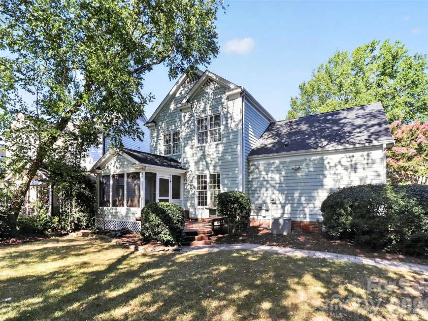 3301 Dairy Farm Lane, Charlotte, NC 28209.  MLS# CAR4423253, YatesRealty ID 51247. 