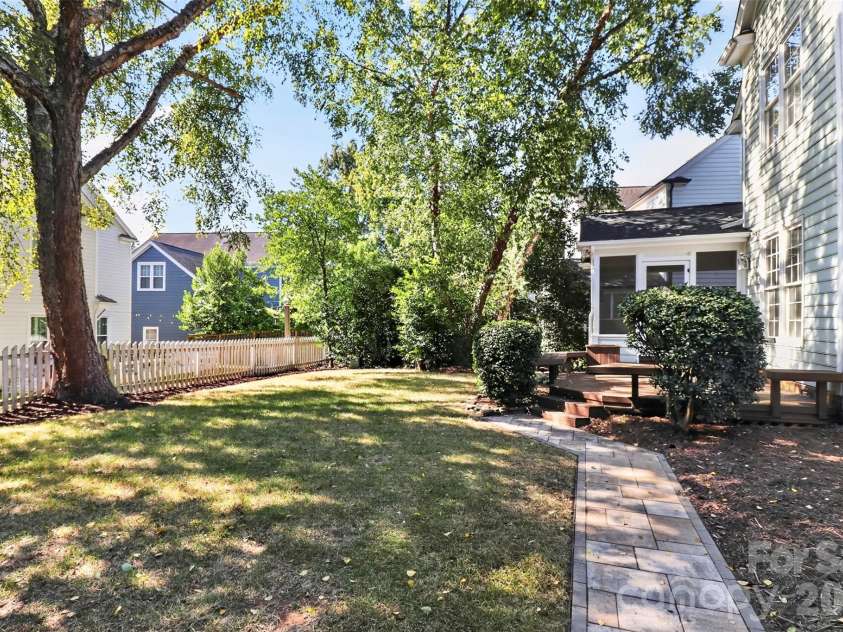 3301 Dairy Farm Lane, Charlotte, NC 28209.  MLS# CAR4423253, YatesRealty ID 51247. 