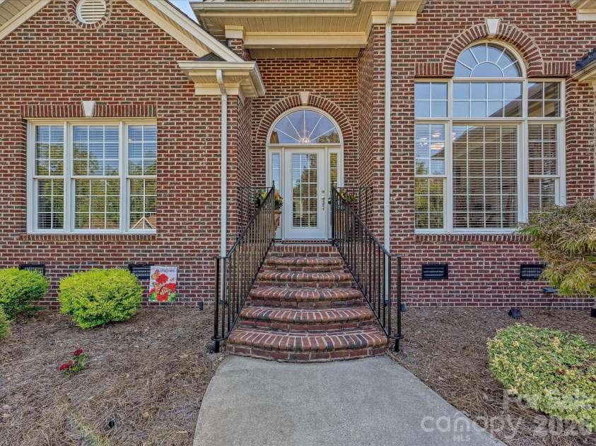 5125 WALNUT GROVE Court, Mount Holly, NC 28120.  MLS# CAR4423136, YatesRealty ID 51248. 