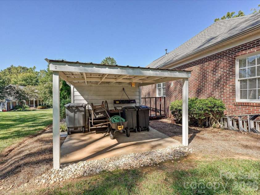 5125 WALNUT GROVE Court, Mount Holly, NC 28120.  MLS# CAR4423136, YatesRealty ID 51248. 