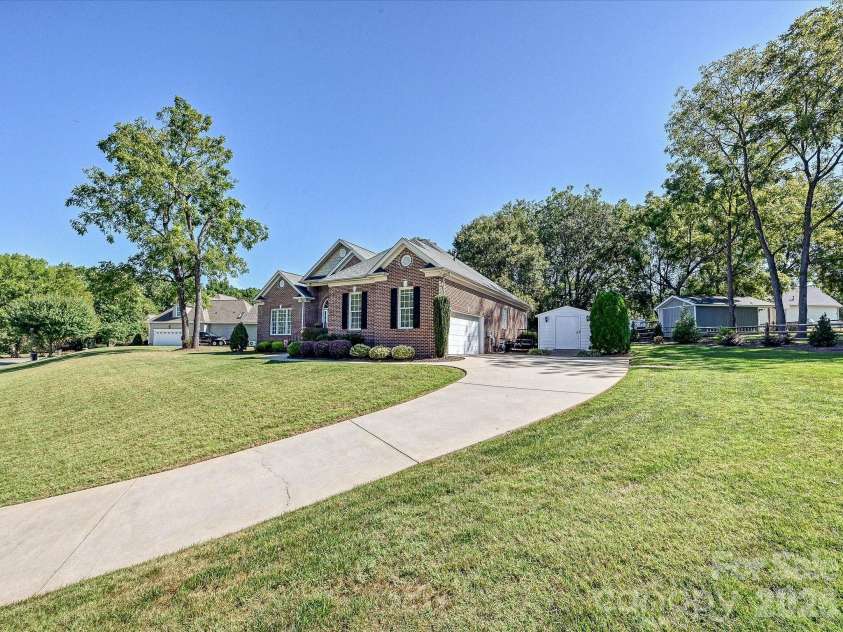 5125 WALNUT GROVE Court, Mount Holly, NC 28120.  MLS# CAR4423136, YatesRealty ID 51248. 