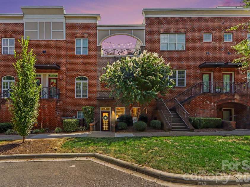 214 Harbour Place Drive, Davidson, NC 28036.  MLS# CAR4422668, YatesRealty ID 51249. 
