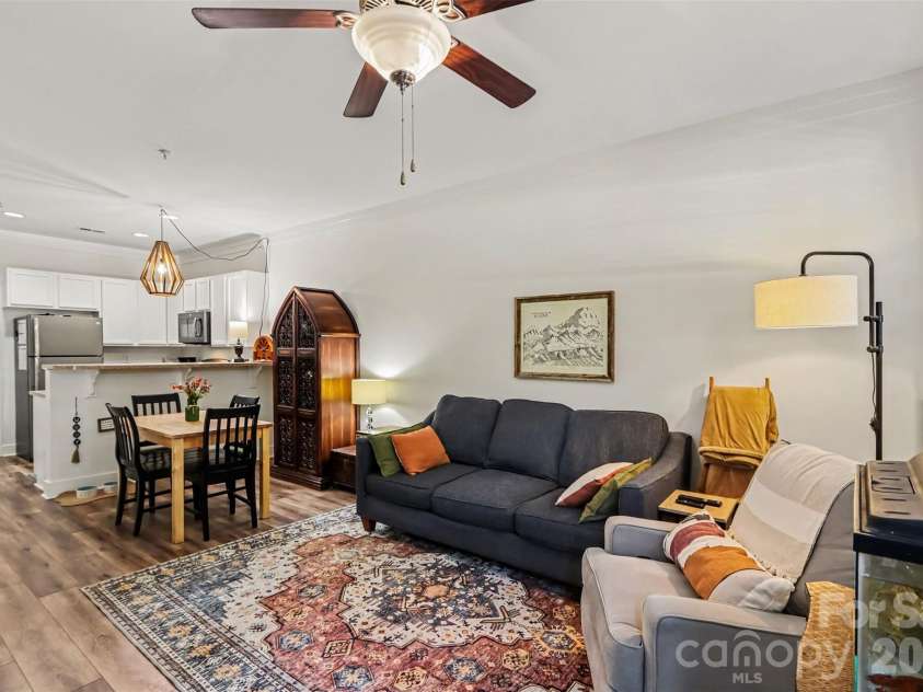 214 Harbour Place Drive, Davidson, NC 28036.  MLS# CAR4422668, YatesRealty ID 51249. 