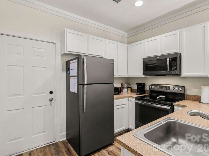 214 Harbour Place Drive, Davidson, NC 28036.  MLS# CAR4422668, YatesRealty ID 51249. 
