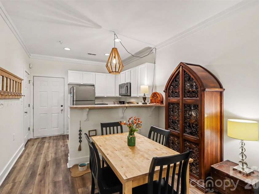 214 Harbour Place Drive, Davidson, NC 28036.  MLS# CAR4422668, YatesRealty ID 51249. 