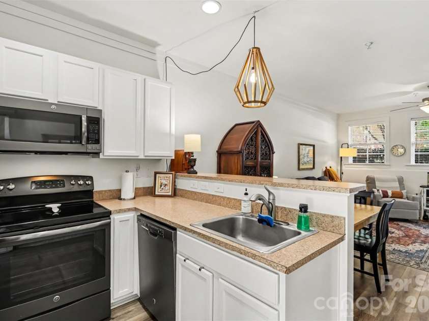 214 Harbour Place Drive, Davidson, NC 28036.  MLS# CAR4422668, YatesRealty ID 51249. 