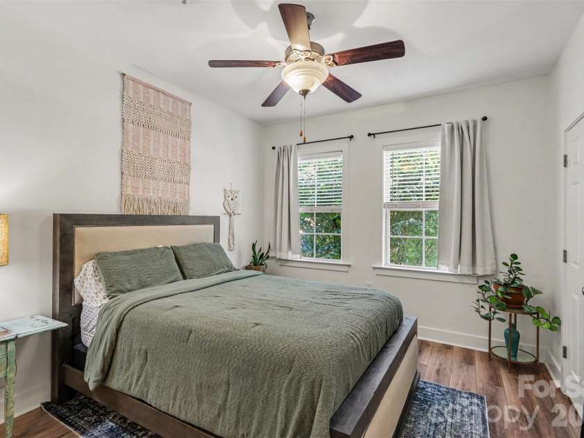 214 Harbour Place Drive, Davidson, NC 28036.  MLS# CAR4422668, YatesRealty ID 51249. 
