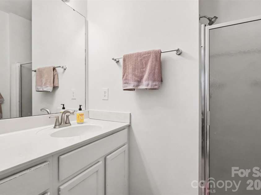 214 Harbour Place Drive, Davidson, NC 28036.  MLS# CAR4422668, YatesRealty ID 51249. 