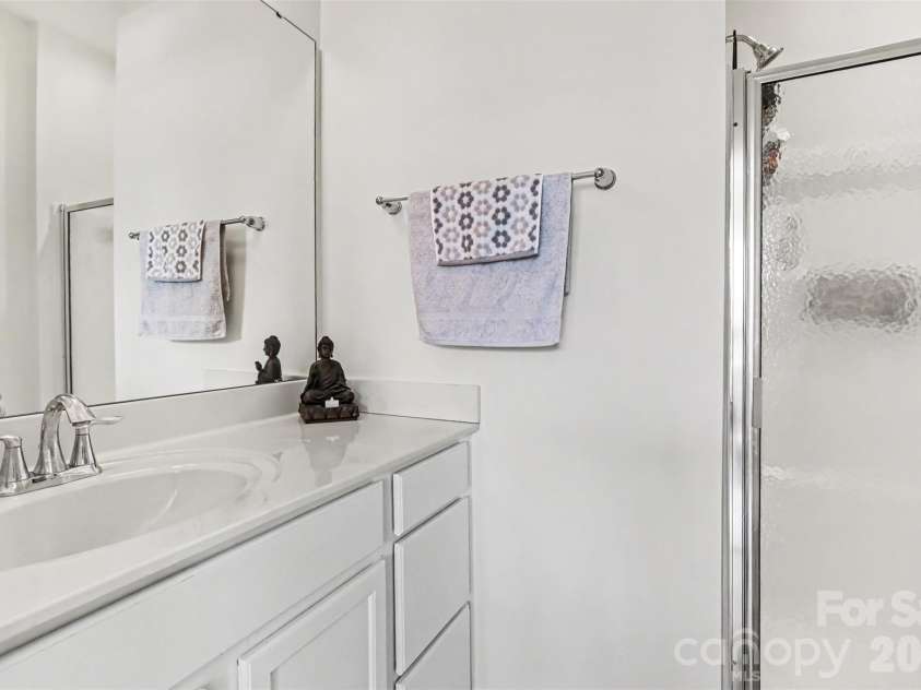 214 Harbour Place Drive, Davidson, NC 28036.  MLS# CAR4422668, YatesRealty ID 51249. 