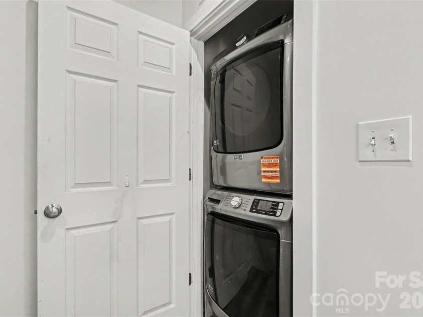 214 Harbour Place Drive, Davidson, NC 28036.  MLS# CAR4422668, YatesRealty ID 51249. 