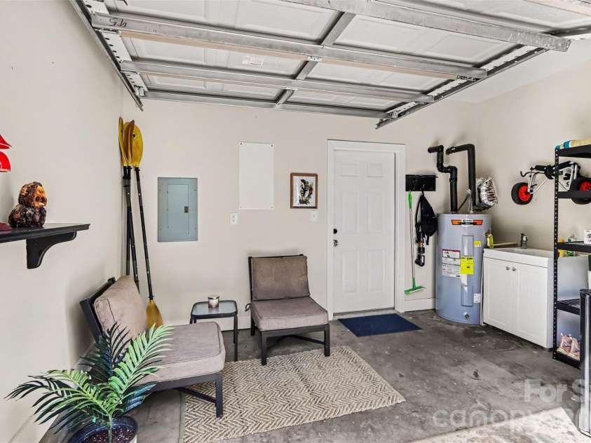 214 Harbour Place Drive, Davidson, NC 28036.  MLS# CAR4422668, YatesRealty ID 51249. 