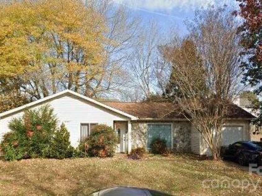 9101 Milton Morris Drive, Charlotte, NC 28227.  MLS# CAR4423711, YatesRealty ID 51251. Front