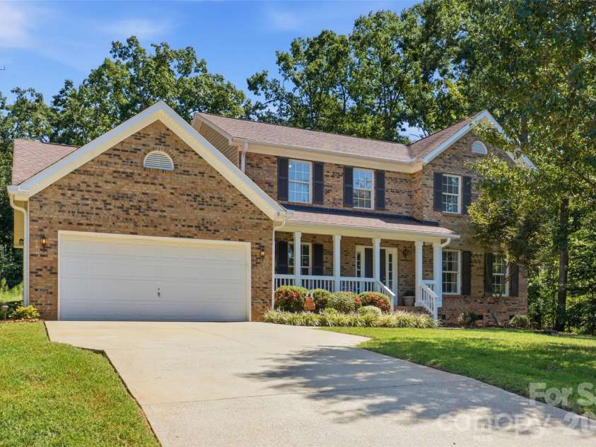 168 Forest Creek Drive, Statesville, NC 28625.  MLS# CAR4422853, YatesRealty ID 51252. 