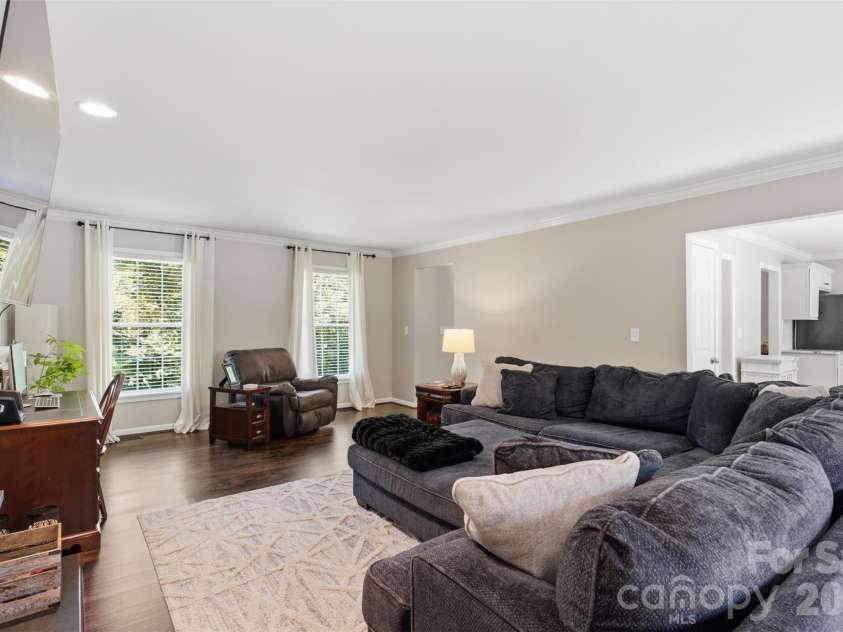 168 Forest Creek Drive, Statesville, NC 28625.  MLS# CAR4422853, YatesRealty ID 51252. 