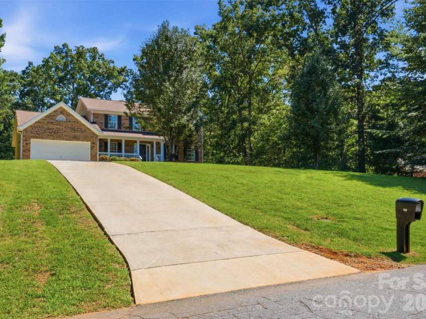 168 Forest Creek Drive, Statesville, NC 28625.  MLS# CAR4422853, YatesRealty ID 51252. 