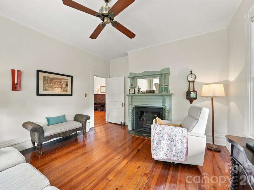 364 6th Street, Hickory, NC 28601.  MLS# CAR4423550, YatesRealty ID 51253. 