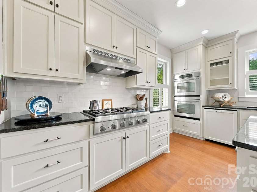 364 6th Street, Hickory, NC 28601.  MLS# CAR4423550, YatesRealty ID 51253. 