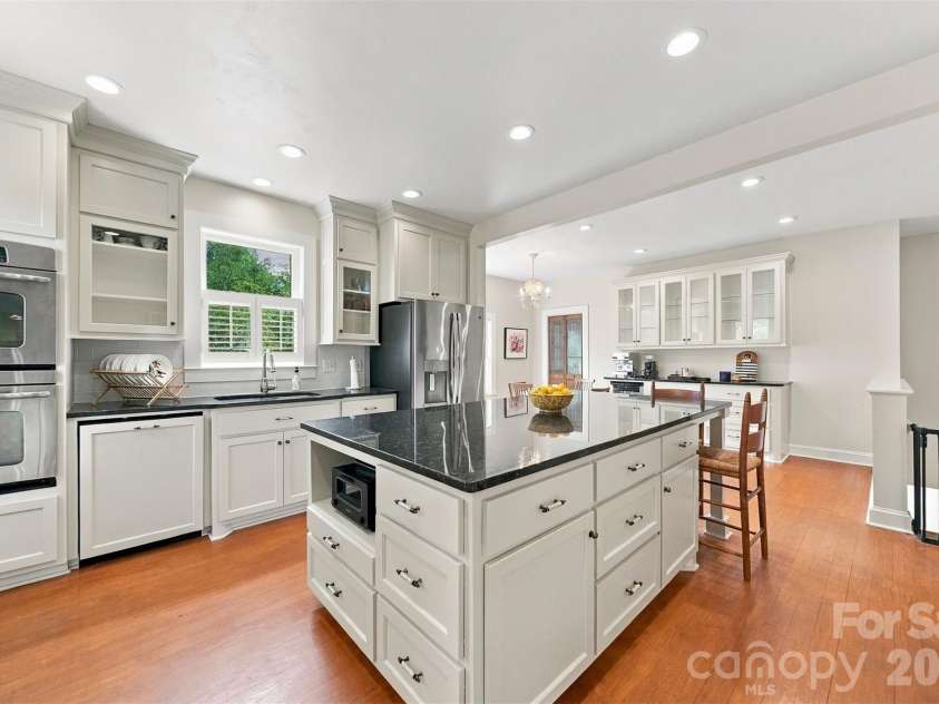 364 6th Street, Hickory, NC 28601.  MLS# CAR4423550, YatesRealty ID 51253. 
