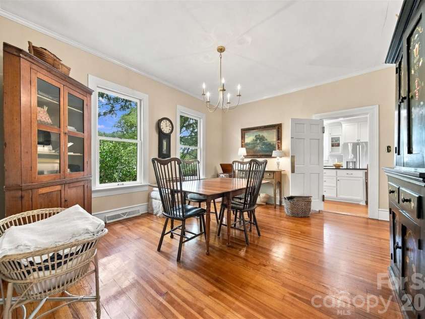364 6th Street, Hickory, NC 28601.  MLS# CAR4423550, YatesRealty ID 51253. 