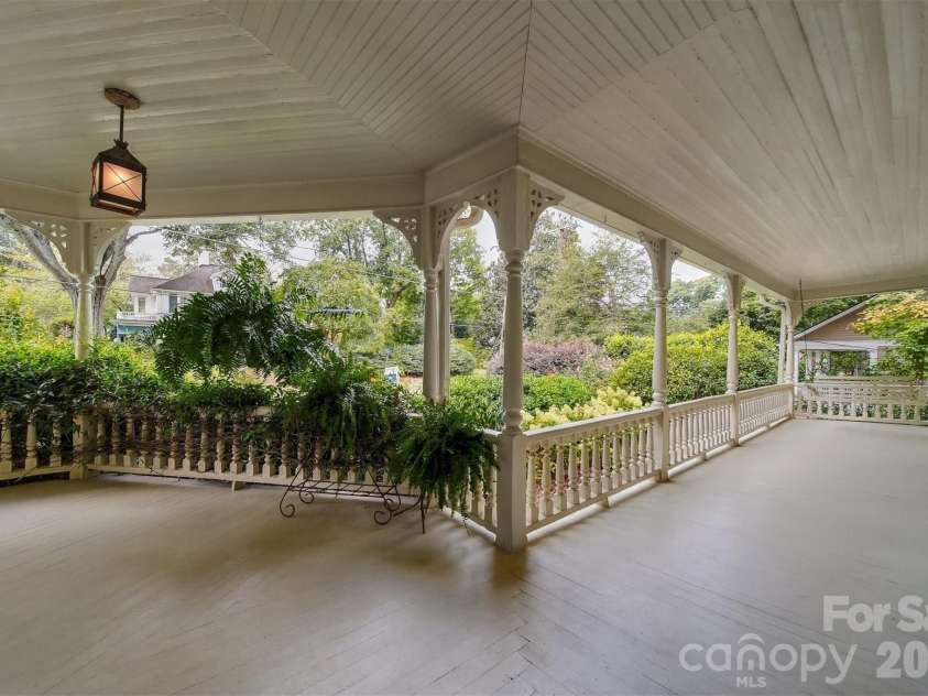 364 6th Street, Hickory, NC 28601.  MLS# CAR4423550, YatesRealty ID 51253. 