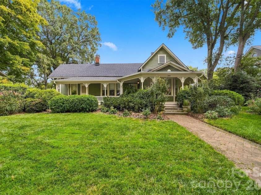364 6th Street, Hickory, NC 28601.  MLS# CAR4423550, YatesRealty ID 51253. 
