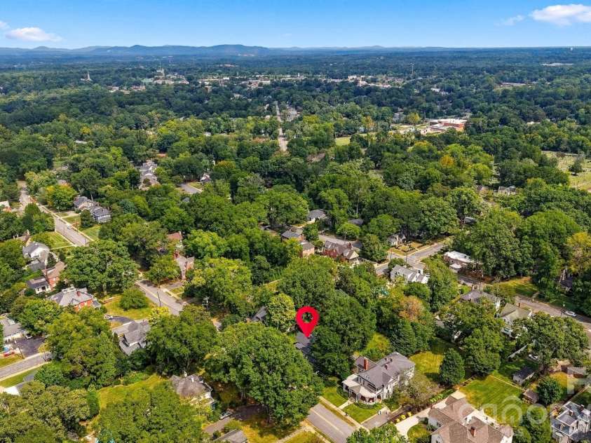 364 6th Street, Hickory, NC 28601.  MLS# CAR4423550, YatesRealty ID 51253. 