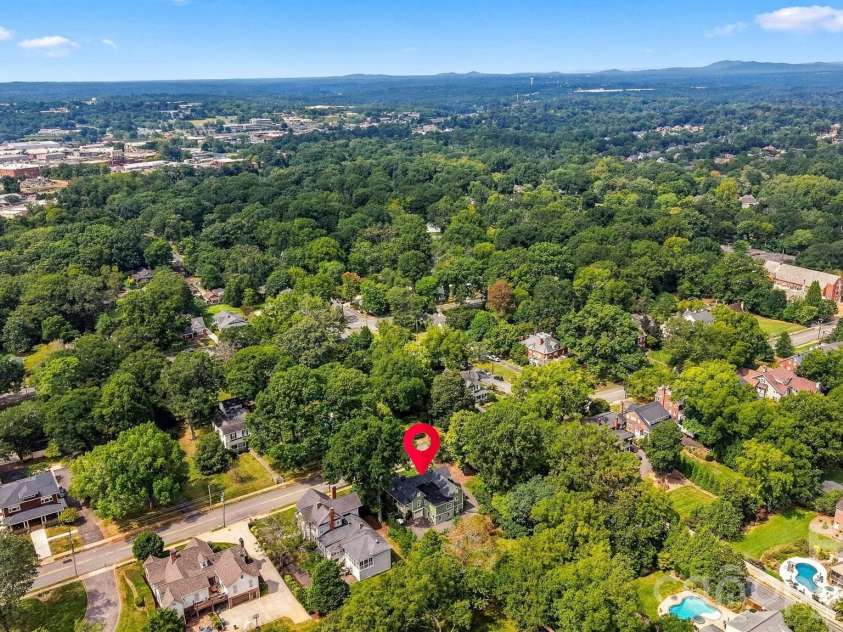 364 6th Street, Hickory, NC 28601.  MLS# CAR4423550, YatesRealty ID 51253. 