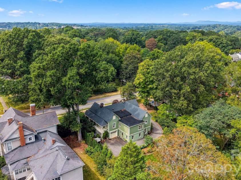 364 6th Street, Hickory, NC 28601.  MLS# CAR4423550, YatesRealty ID 51253. 