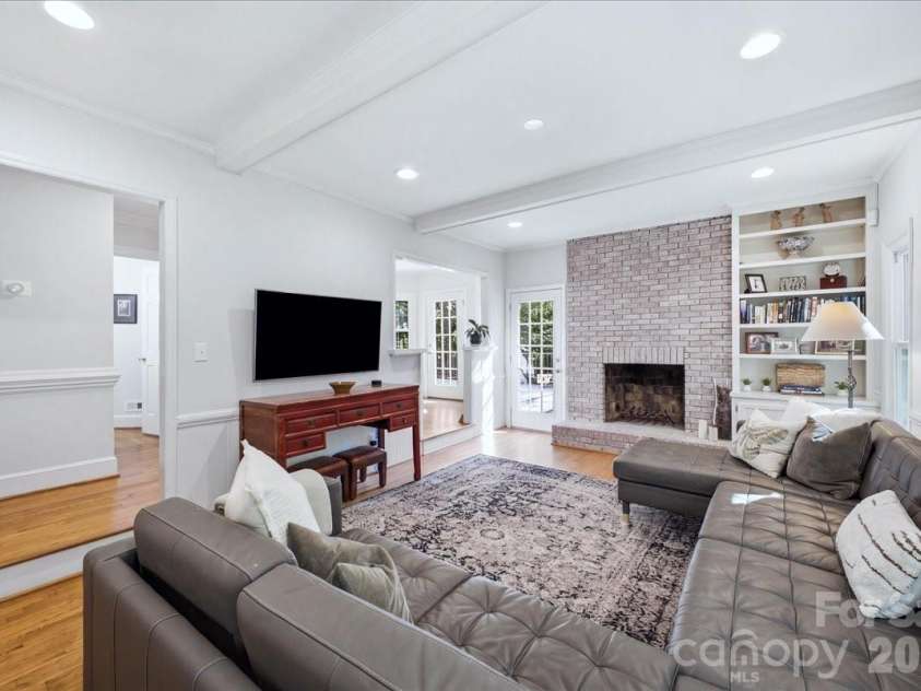 10141 Hanover Glen Road, Charlotte, NC 28210.  MLS# CAR4423677, YatesRealty ID 51254. 