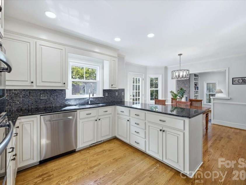 10141 Hanover Glen Road, Charlotte, NC 28210.  MLS# CAR4423677, YatesRealty ID 51254. 
