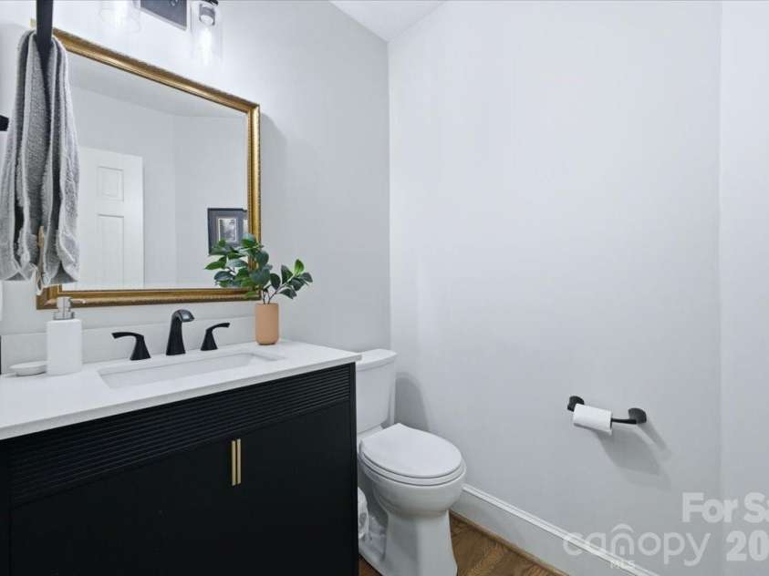 10141 Hanover Glen Road, Charlotte, NC 28210.  MLS# CAR4423677, YatesRealty ID 51254. 