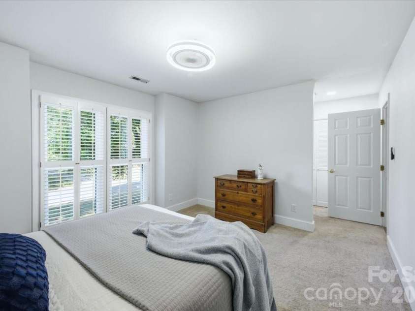 10141 Hanover Glen Road, Charlotte, NC 28210.  MLS# CAR4423677, YatesRealty ID 51254. 