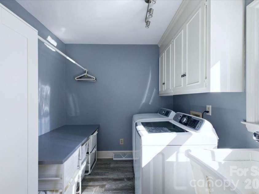 10141 Hanover Glen Road, Charlotte, NC 28210.  MLS# CAR4423677, YatesRealty ID 51254. 