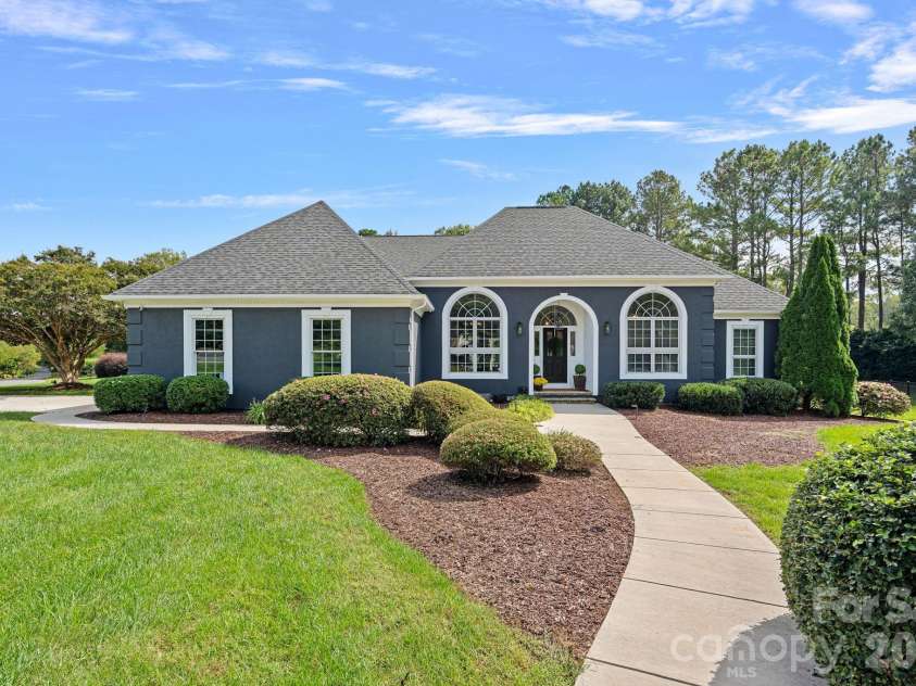 18806 Boundary Oaks Court, Davidson, NC 28036.  MLS# CAR4423712, YatesRealty ID 51255. 