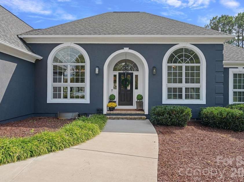 18806 Boundary Oaks Court, Davidson, NC 28036.  MLS# CAR4423712, YatesRealty ID 51255. 