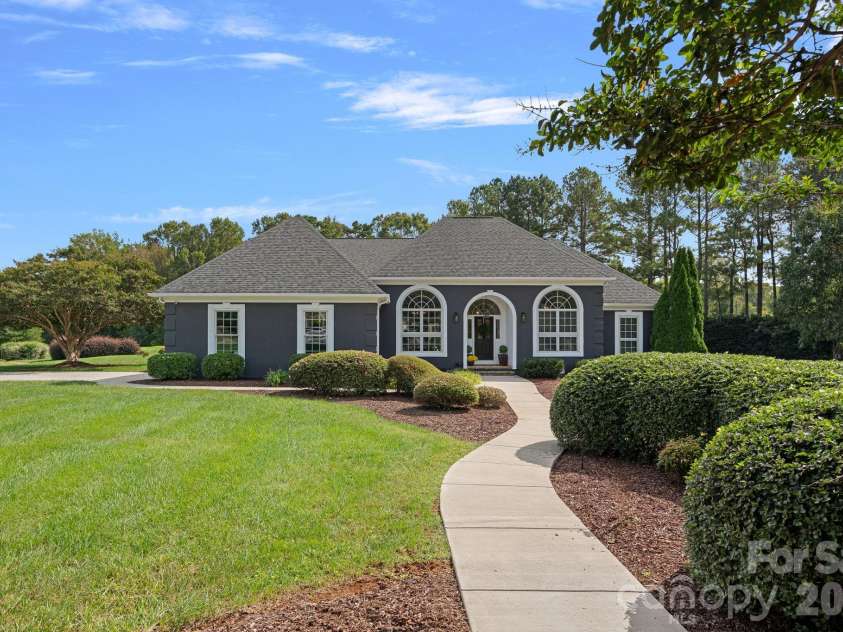 18806 Boundary Oaks Court, Davidson, NC 28036.  MLS# CAR4423712, YatesRealty ID 51255. 