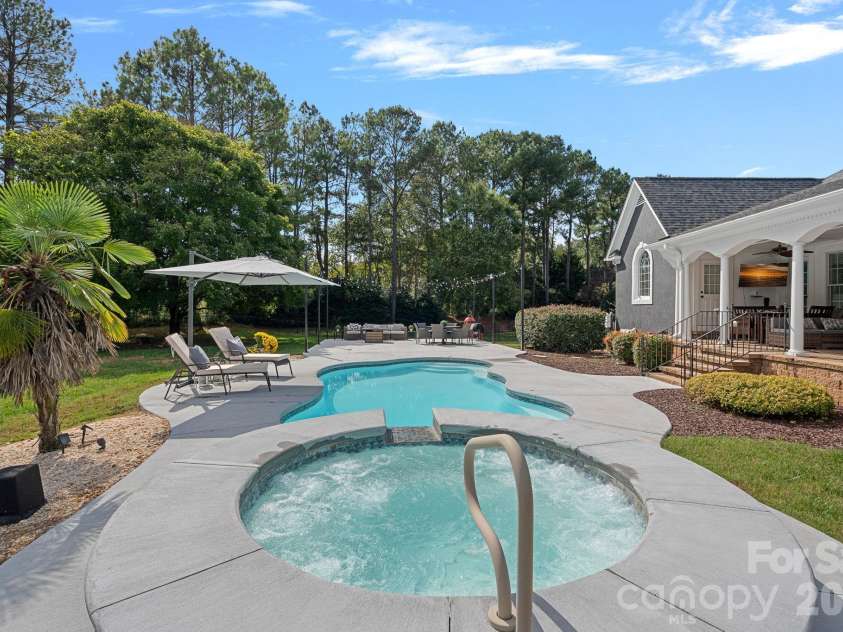 18806 Boundary Oaks Court, Davidson, NC 28036.  MLS# CAR4423712, YatesRealty ID 51255. 