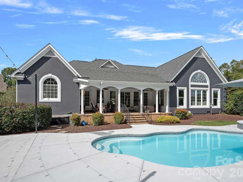 18806 Boundary Oaks Court, Davidson, NC 28036.  MLS# CAR4423712, YatesRealty ID 51255. 