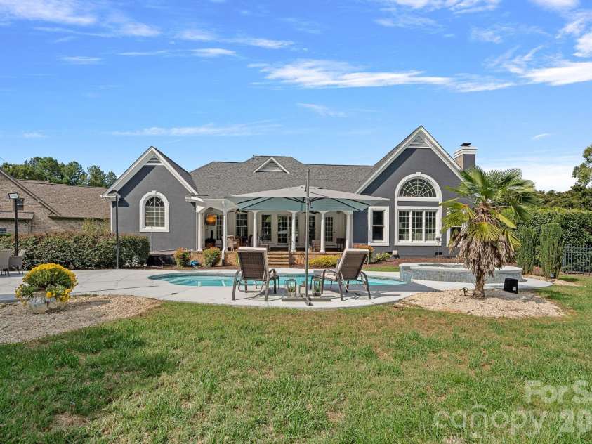 18806 Boundary Oaks Court, Davidson, NC 28036.  MLS# CAR4423712, YatesRealty ID 51255. 