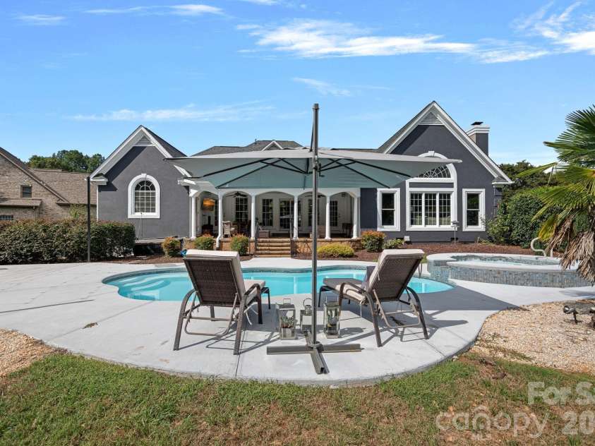 18806 Boundary Oaks Court, Davidson, NC 28036.  MLS# CAR4423712, YatesRealty ID 51255. 
