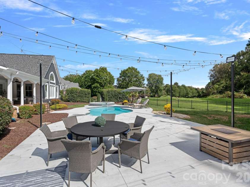 18806 Boundary Oaks Court, Davidson, NC 28036.  MLS# CAR4423712, YatesRealty ID 51255. 