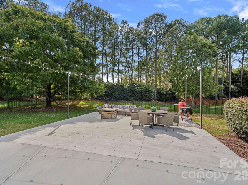 18806 Boundary Oaks Court, Davidson, NC 28036.  MLS# CAR4423712, YatesRealty ID 51255. 