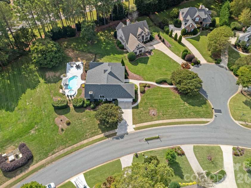 18806 Boundary Oaks Court, Davidson, NC 28036.  MLS# CAR4423712, YatesRealty ID 51255. 