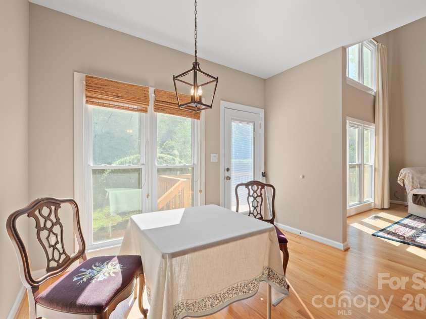 13618 Willow Breeze Lane, Huntersville, NC 28078.  MLS# CAR4424100, YatesRealty ID 51256. Eat in kitchen space