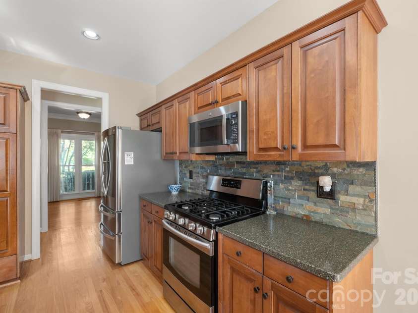 13618 Willow Breeze Lane, Huntersville, NC 28078.  MLS# CAR4424100, YatesRealty ID 51256. Kitchen 3