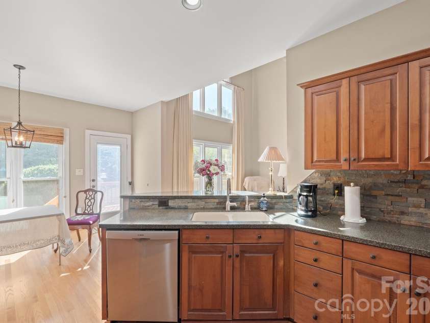 13618 Willow Breeze Lane, Huntersville, NC 28078.  MLS# CAR4424100, YatesRealty ID 51256. Kitchen 4